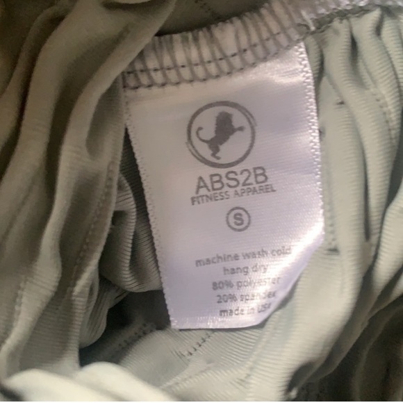 Like New ABS2B ZERO-FLAWS textured Scrunch Butt Leggings in Pure Gray S - Picture 4 of 6